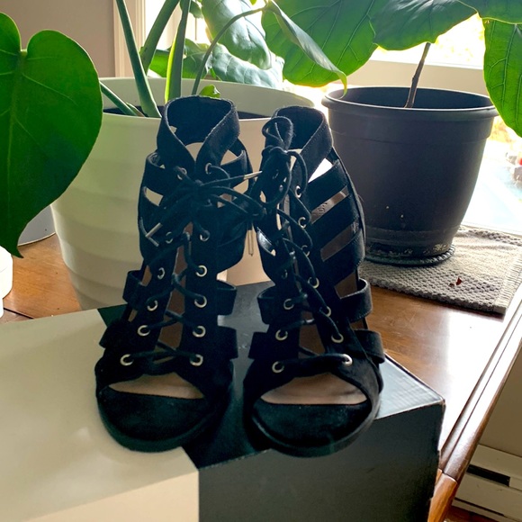 Black lace up high heeled shoes 👠 - Picture 1 of 2
